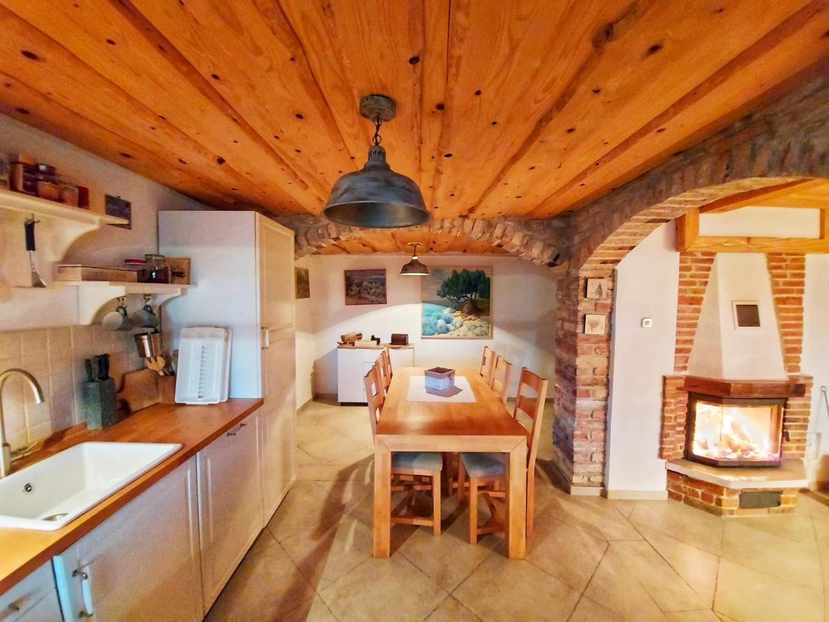 Peter'S Pine Cottage Korenica Exterior photo